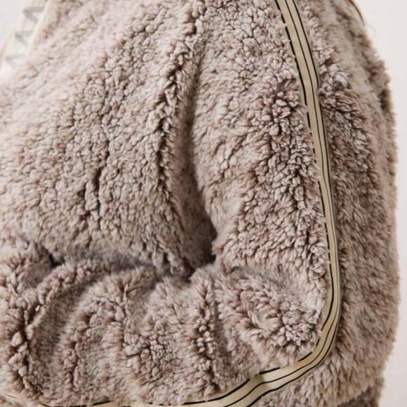 ❤️🔥 PLUS Teddy Jacket ❤️🔥 - Picture 3 of 5